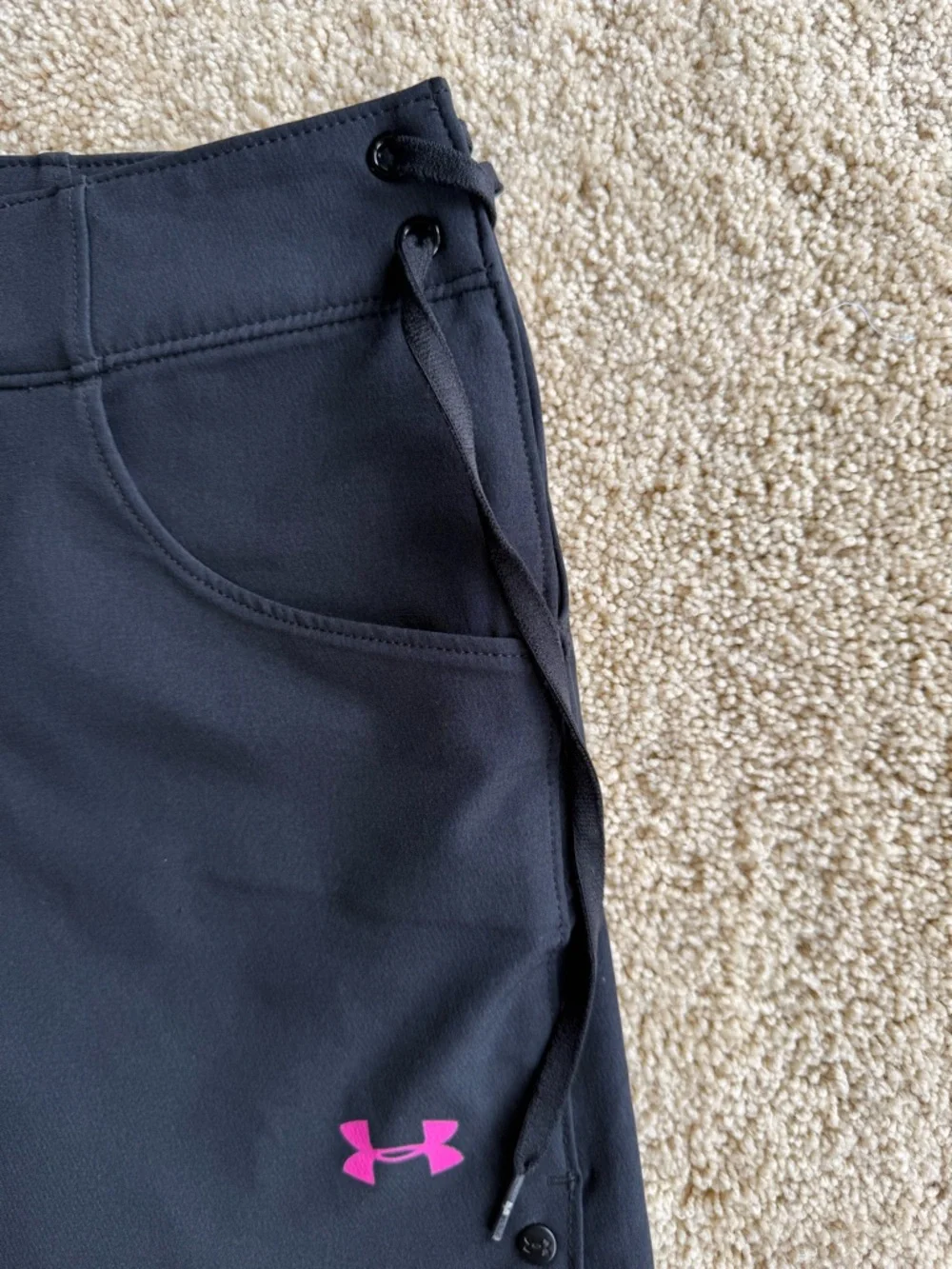 Under Armour HeatGear Shorts Women MD Black Athletic Workout Running - Picture 3 of 7